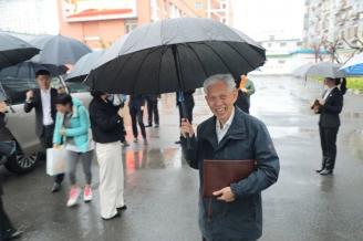田庆先主席莅临吉林市田家炳高级中学考察